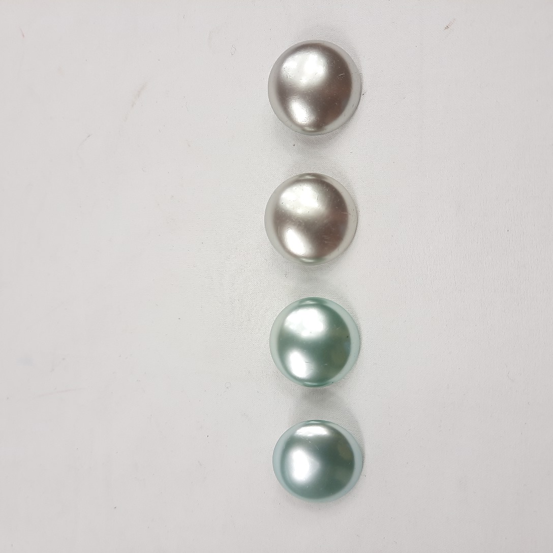2 paires de Boucles d'oreilles clip nacrées vintage  Bon état - Vue 2 - 
